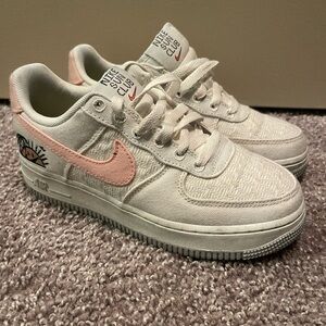 Nike Sun Club Sneakers in White and Pink